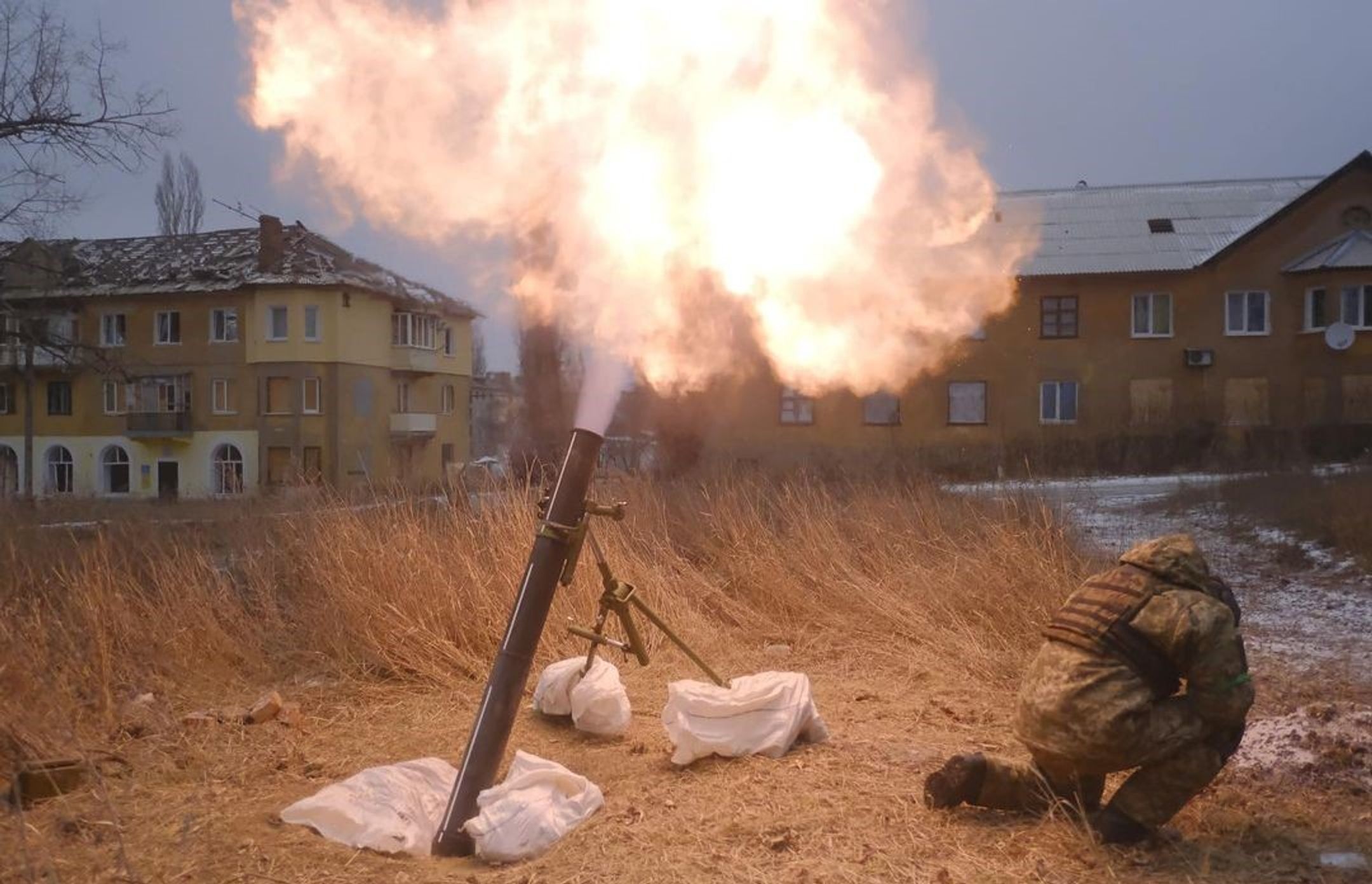 National Guard, firing a Spanish 120mm mine