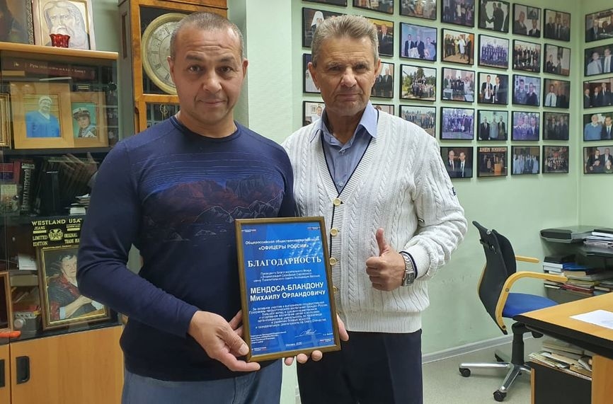 Mikhail Mendoza-Blandon (left)
