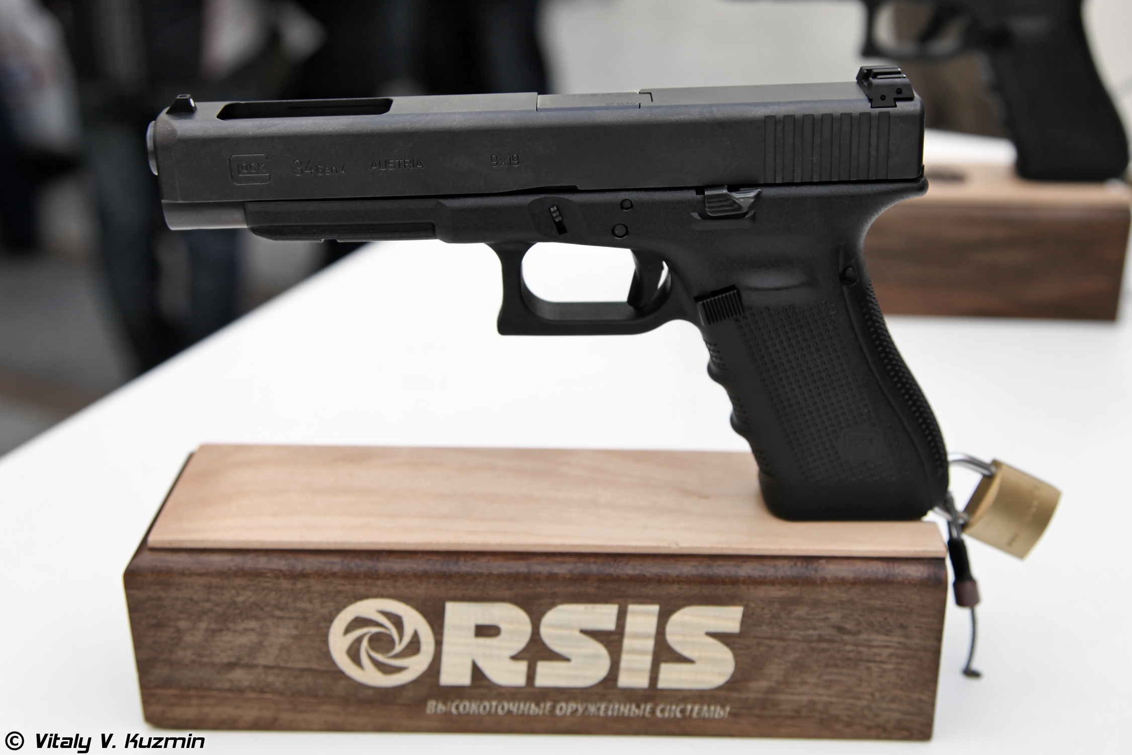 Glock производства «Промтехнологии» на оружейной выставке