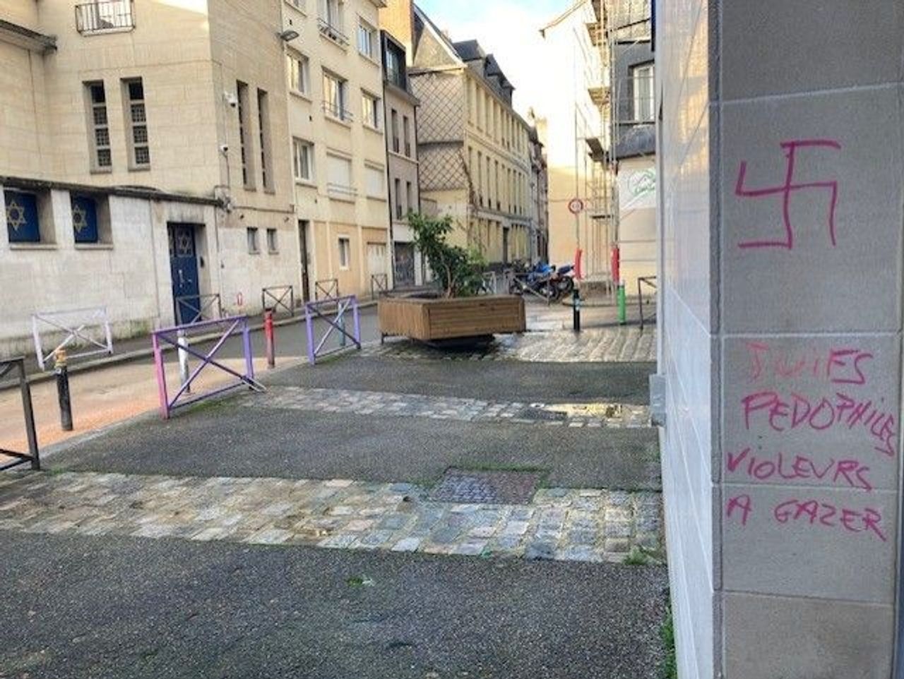 Antisemitic graffiti on the walls of Rouen's synagogue and the rabbi's house appeared in early January 2025
