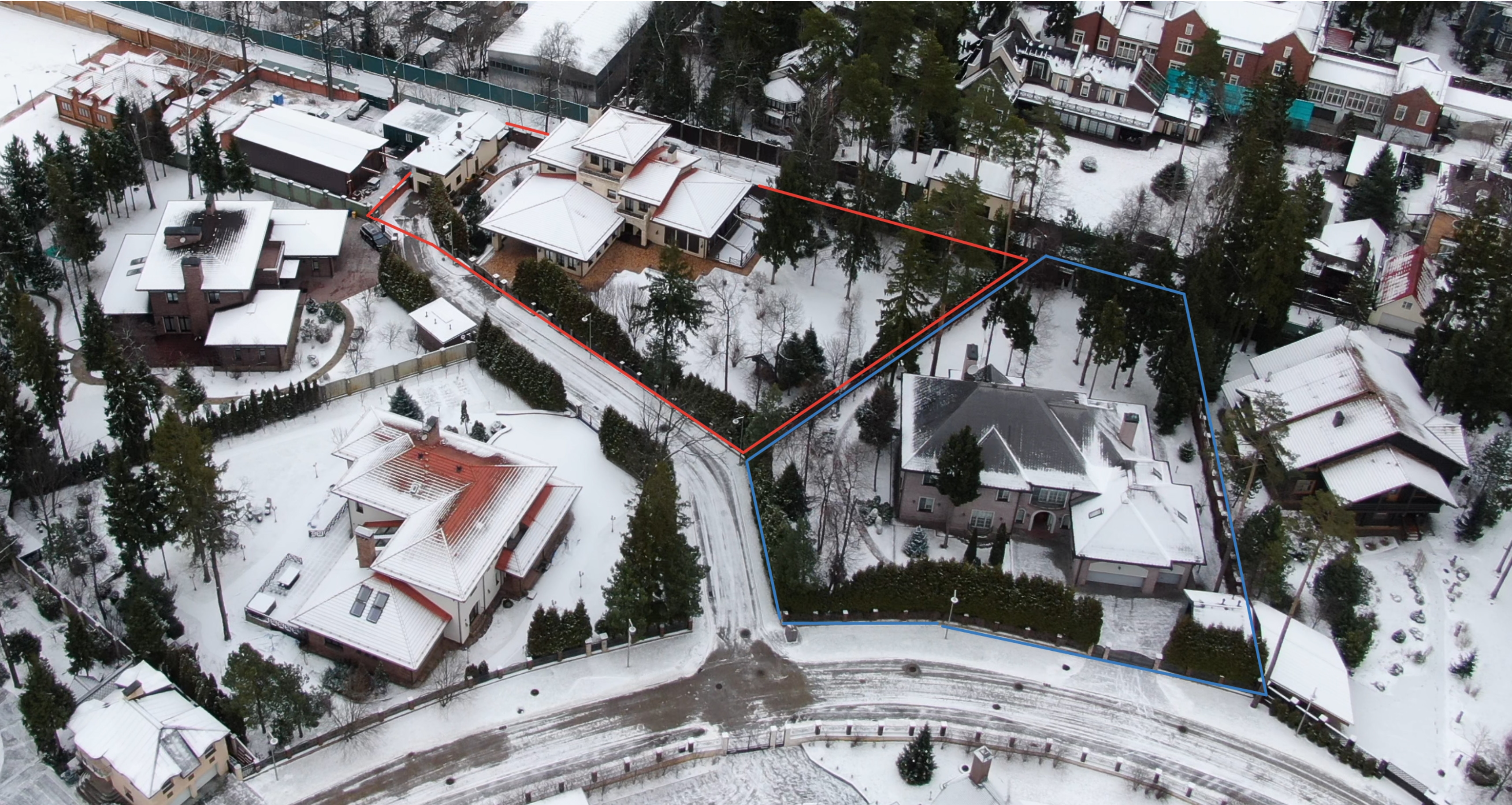 Lavrov's house (circled in red) and Makhmudov's house (circled in blue)