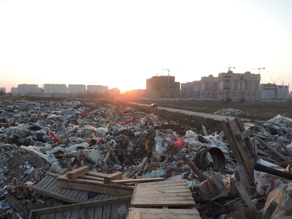 Свалка в жилых кварталах Краснодара. Фото: «Эковахта по Северному Кавказу»