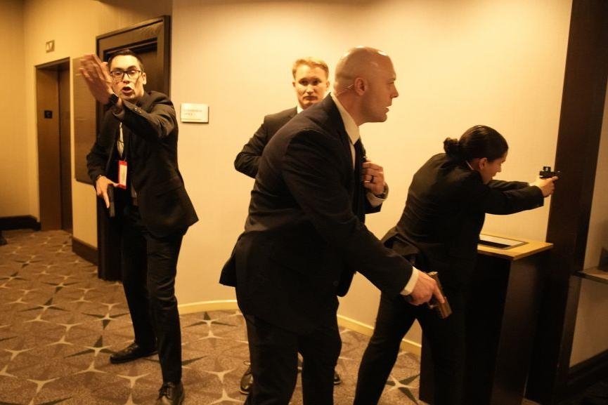 Law enforcement officers respond to reports of a shooting during the White House Correspondents’ Association dinner in Washington on Saturday, April 25, 2026. Photo: Yuri Gripas / EPA