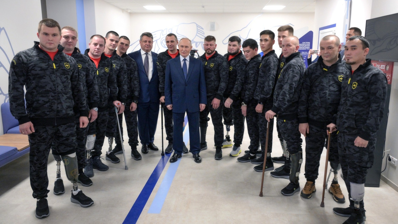 Владимир Путин встречается в АО «ЦИТО» с бойцами, ставшими инвалидами во время войны в Украине