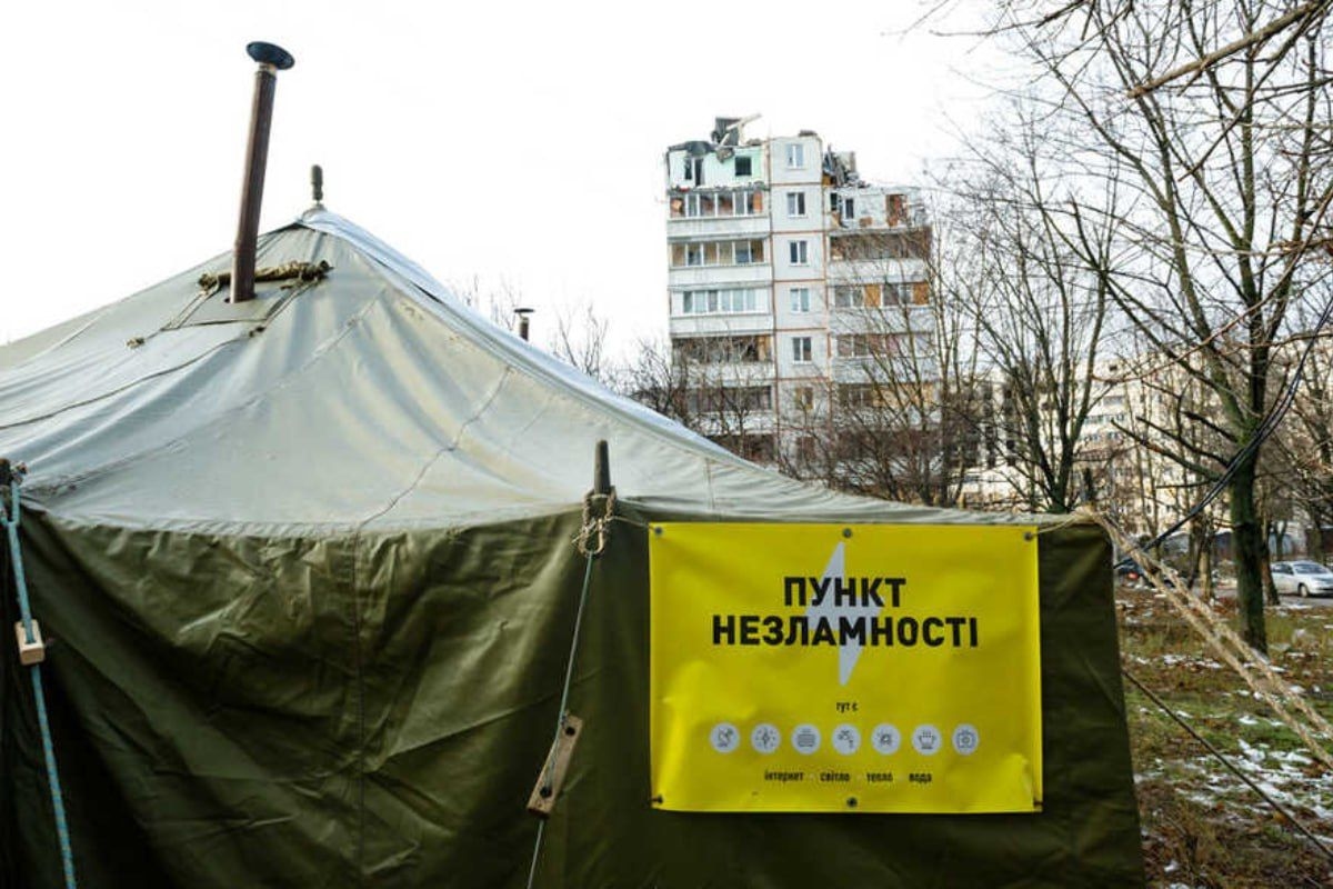 A “Point of Invincibility” in neighboring Kharkiv, organized by the authorities to provide warmth, electricity, and hot food during power outages