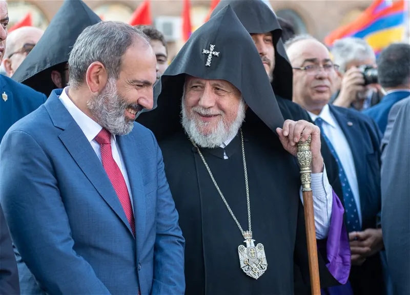 Armenia’s PM Nikol Pashinyan and Garegin II, the head of the Armenian Apostolic Church