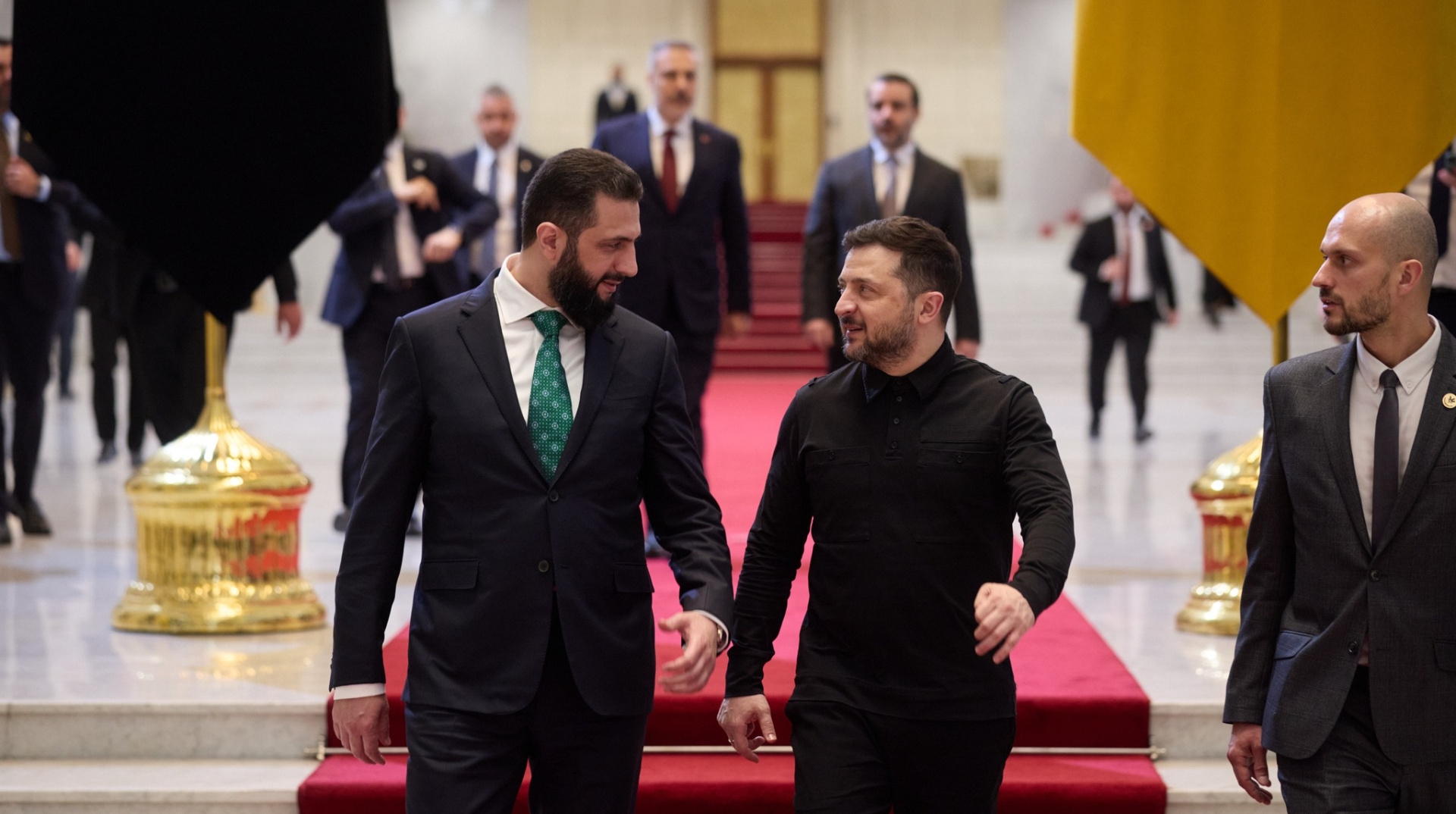 Владимир Зеленский у временного президента Сирии Аш-Шараа