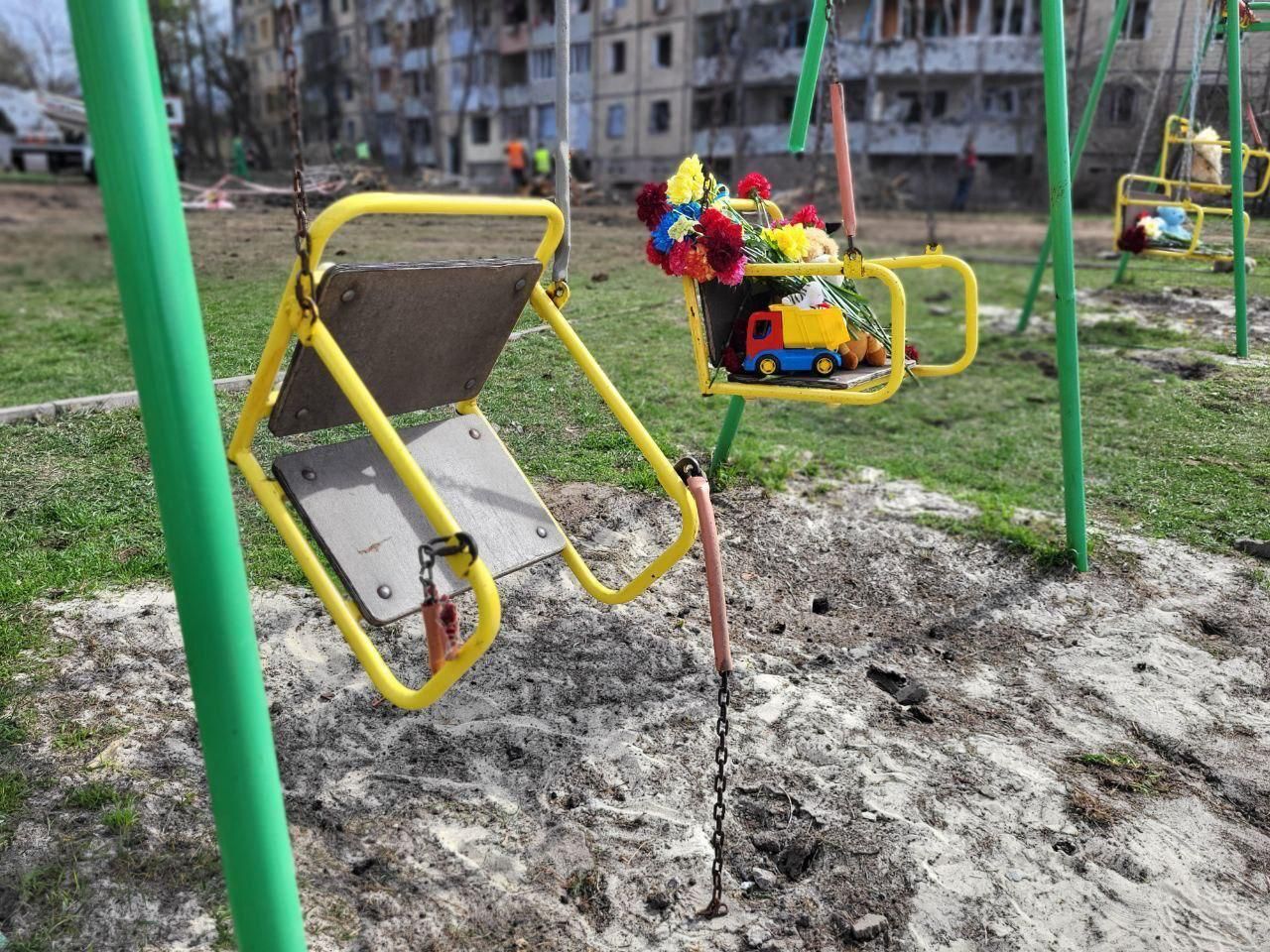 Aftermath of the Russian strike on Kryvyi Rih on April 4.